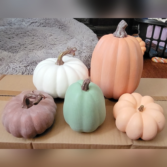 NWOT Set of 5 foam decor pumpkins - Picture 1 of 1